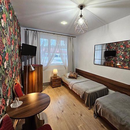 Hotel Kurpia Arte Nowogród Buitenkant foto