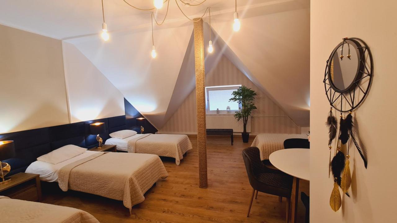 Hotel Kurpia Arte Nowogród Buitenkant foto