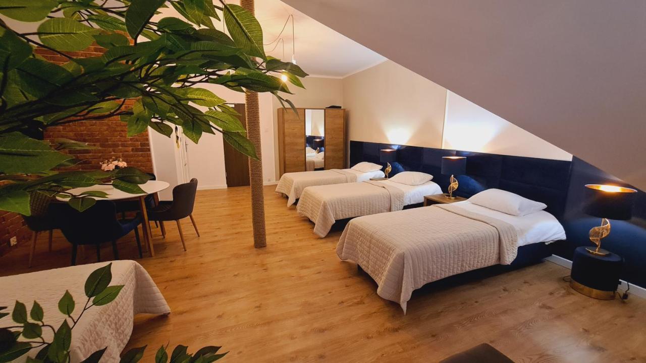 Hotel Kurpia Arte Nowogród Buitenkant foto