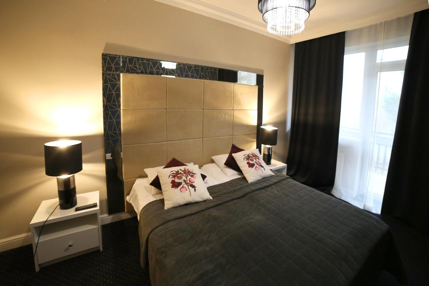 Hotel Kurpia Arte Nowogród Buitenkant foto