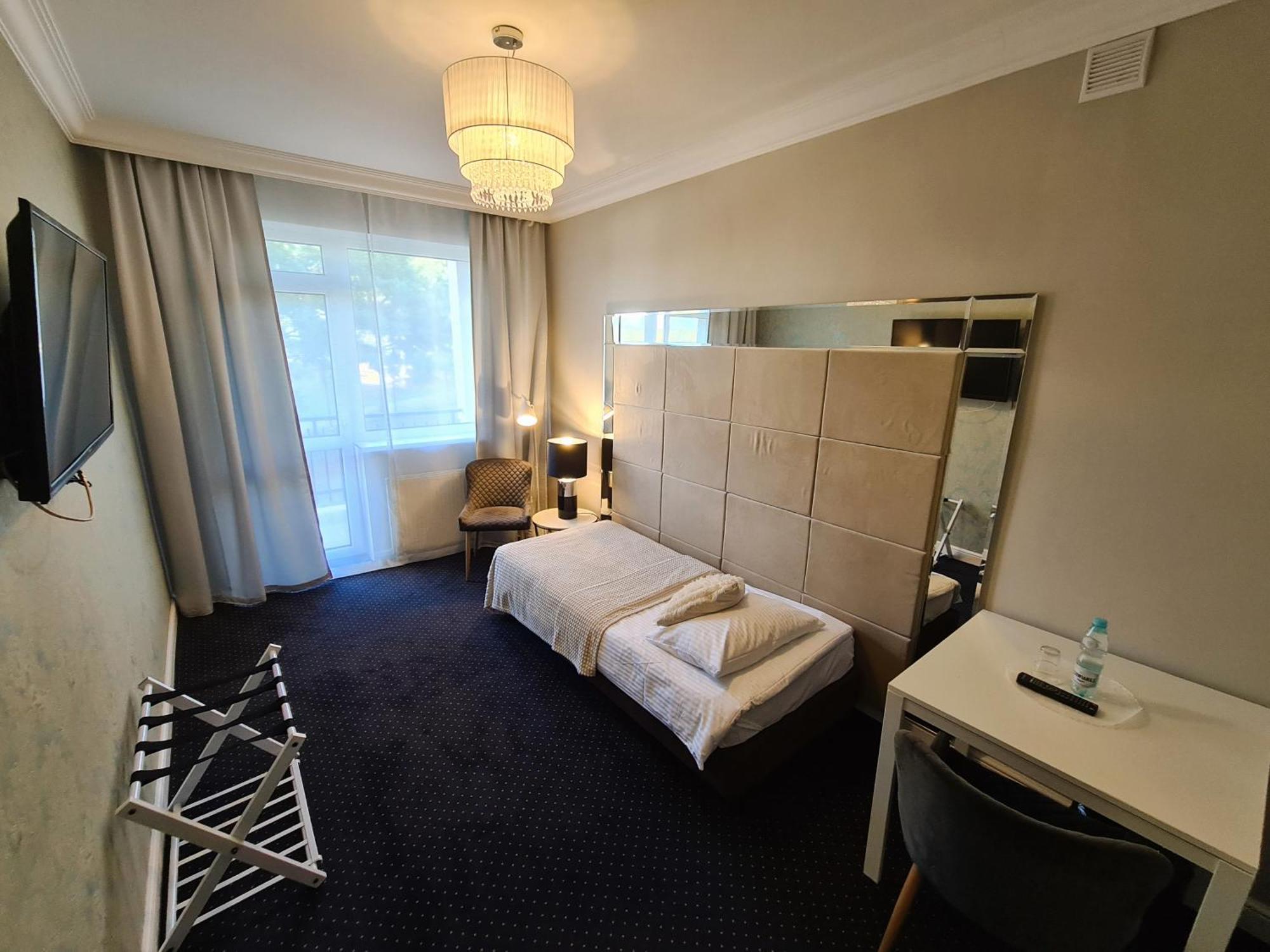 Hotel Kurpia Arte Nowogród Buitenkant foto