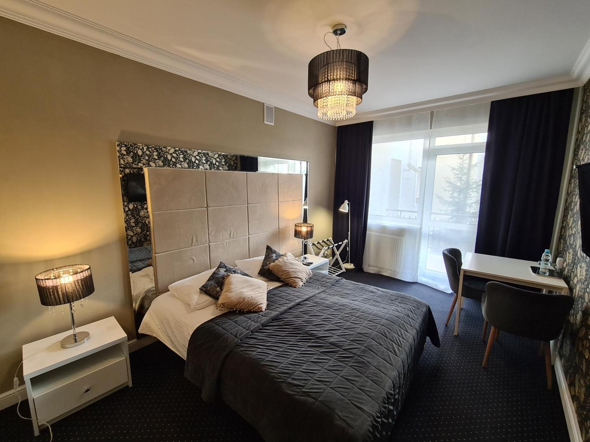 Hotel Kurpia Arte Nowogród Buitenkant foto