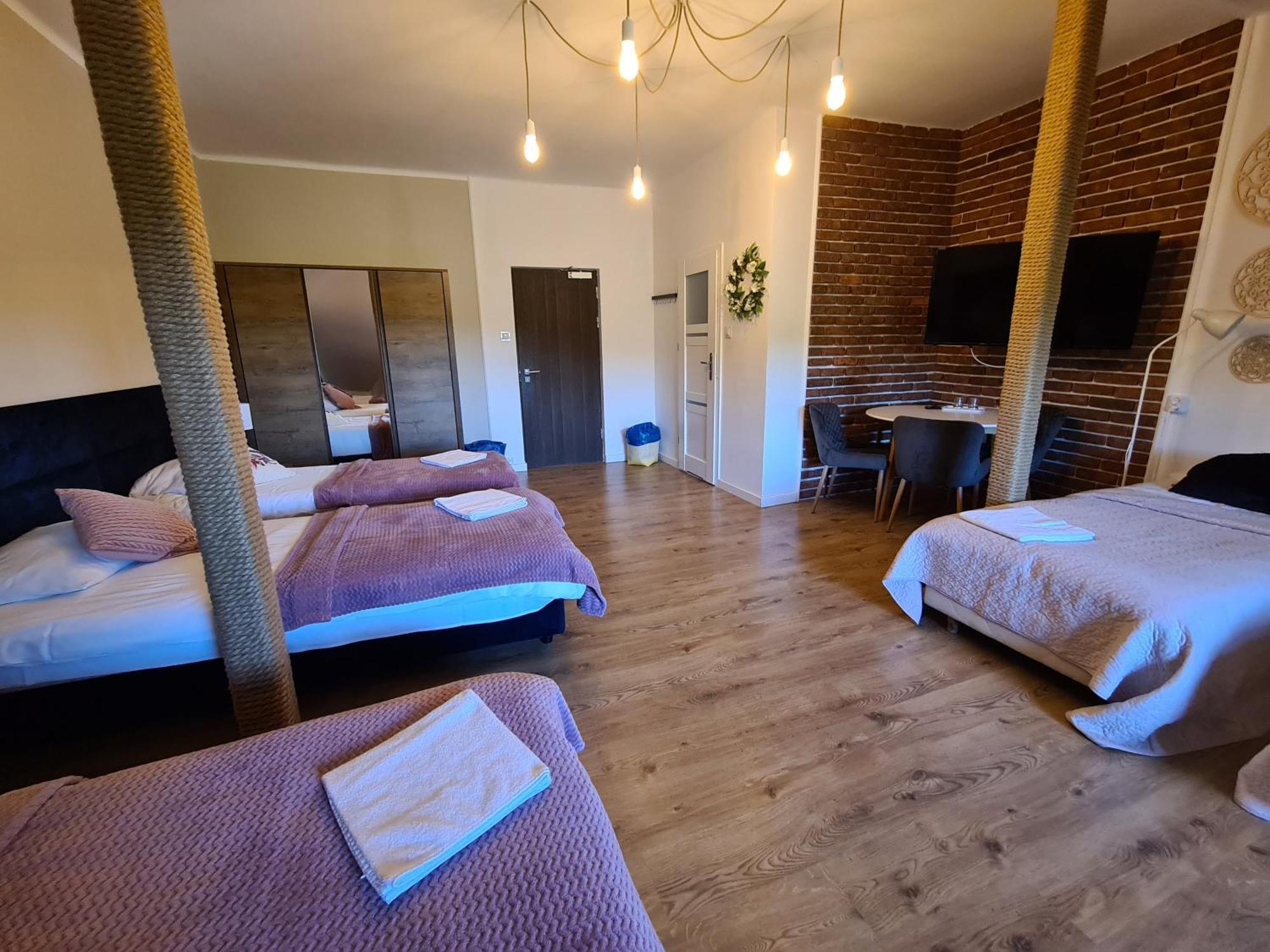 Hotel Kurpia Arte Nowogród Buitenkant foto