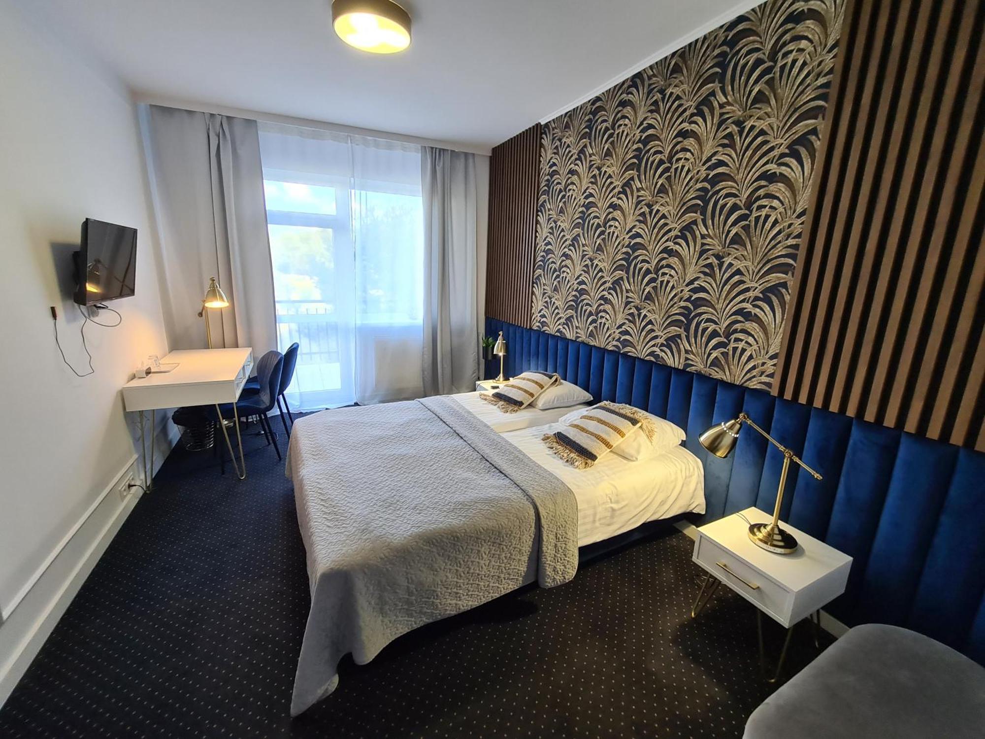 Hotel Kurpia Arte Nowogród Buitenkant foto
