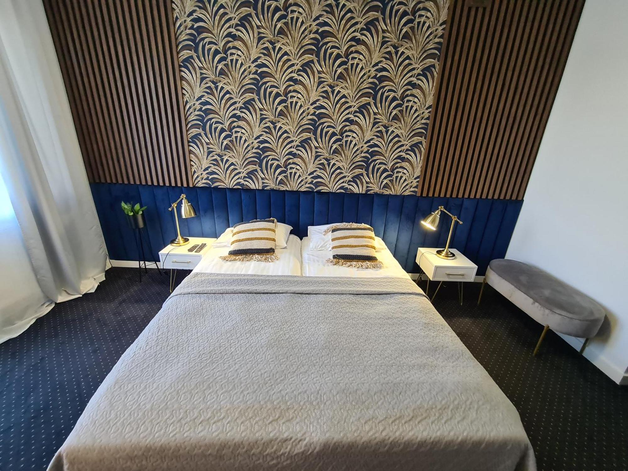Hotel Kurpia Arte Nowogród Buitenkant foto