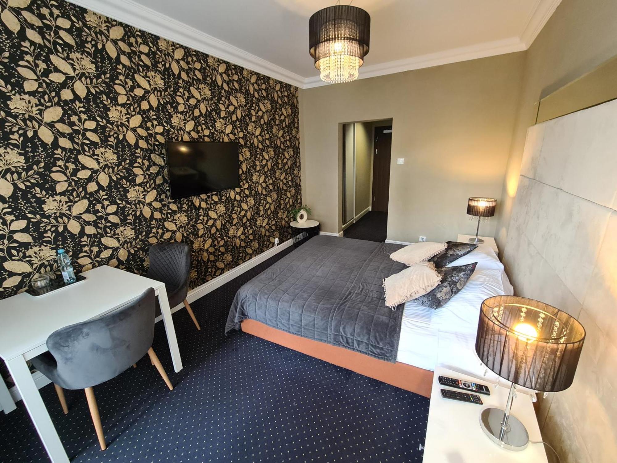 Hotel Kurpia Arte Nowogród Buitenkant foto