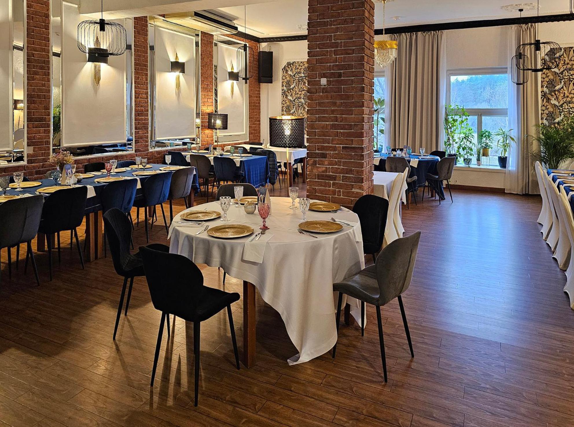 Hotel Kurpia Arte Nowogród Buitenkant foto